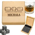 KAMIENIE DO WHISKY KAMIENNE KOSTKI GRANIT w drewnianym pudełku z grawerem
