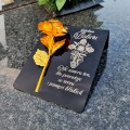 DEKORACJA na grób GRAWEROWANY ZNICZ podstawka na cmentarz RÓŻA DLA BABCI