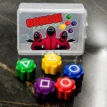KOŚCI DO GRY GONGGI Ciężkie Z FILMU SQUID GAME hacele PUDEŁKO Z BRELOKIEM       UV-141-KOSTKI-BRELOK