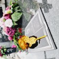 DEKORACJA na grób GRAWEROWANY ZNICZ podstawka na cmentarz RÓŻA DLA DZIADKÓW