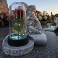 ZNICZ GIPSOWA FIGURKA NAGROBNA SZARY Anioł Księga Lampka LED RÓŻA GIPS