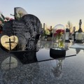 DEKORACJA na grób GRAWEROWANY ZNICZ podstawka na cmentarz RÓŻA DLA MĘŻA