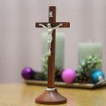 ELEGANCKI ZESTAW KOLĘDOWY Z IKONĄ Krzyż z Jezusem Jasny brąz Świeczniki