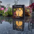 ZNICZ SOLARNY LED LAMPION NA GRÓB STATUETKA NA CMENTARZ Z KRZYŻEM
