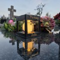 ZNICZ SOLARNY LED LAMPION NA GRÓB STATUETKA NA CMENTARZ Z KRZYŻEM