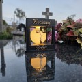 ZNICZ SOLARNY LED LAMPION NA GRÓB STATUETKA NA CMENTARZ Z KRZYŻEM