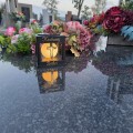 ZNICZ SOLARNY LED LAMPION NA GRÓB STATUETKA NA CMENTARZ Z KRZYŻEM