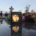 ZNICZ SOLARNY LED LAMPION NA GRÓB STATUETKA NA CMENTARZ Z KRZYŻEM