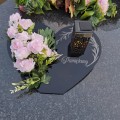 Wiązanka na grób ze zniczem solarnym KOMPOZYCJA KWIATOWA podstawka serce