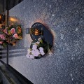 Wiązanka na grób ze zniczem solarnym KOMPOZYCJA KWIATOWA podstawka serce