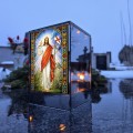 Znicz LED Jezus Zmartwychwstały witraż lampion na grób kapliczka lustro