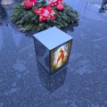 Znicz LED Jezus Zmartwychwstały witraż lampion na grób kapliczka lustro