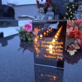 ZNICZ LED LAMPION na GRÓB cmentarz efekt nieskończonego ognia CYTAT RÓŻA