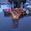 ZNICZ LED LAMPION NA GRÓB efekt nieskończonego ognia CYTAT róże PREMIUM
